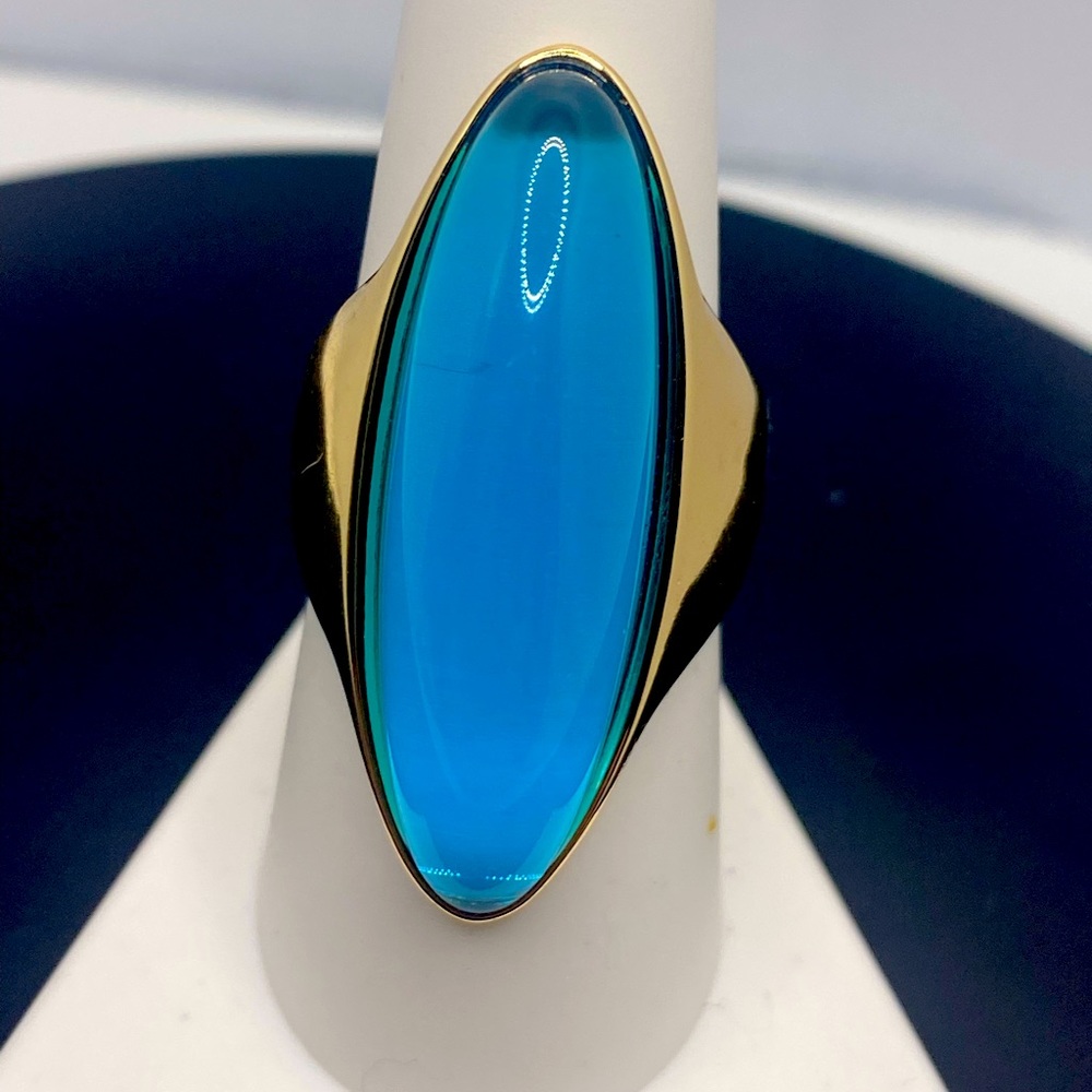 Gold tone gorgeous blue stone size 8